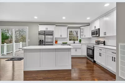 27 Claire Lane, Sayville, NY 11782 - Photo 5