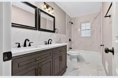 27 Claire Lane, Sayville, NY 11782 - Photo 7