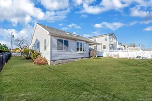 38 Berger Ave, Amityville, NY 11701 - Photo 5