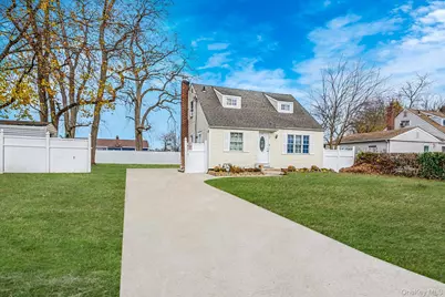 47 Satinwood Street, Central Islip, NY 11722 - Photo 3