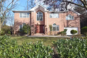 35 Meadow Woods Rd, Great Neck, NY 11020 - Photo 45