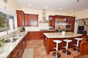 35 Meadow Woods Rd, Great Neck, NY 11020 - Photo 17