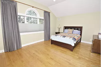 35 Meadow Woods Road, Great Neck, NY 11020 - Photo 25