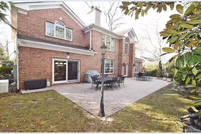 35 Meadow Woods Road, Great Neck, NY 11020 - Photo 43