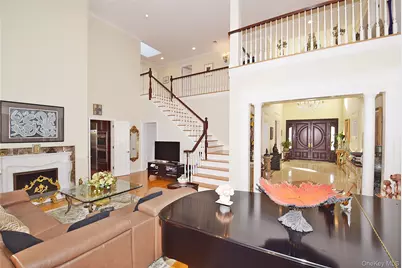 35 Meadow Woods Road, Great Neck, NY 11020 - Photo 11