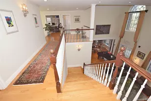 35 Meadow Woods Rd, Great Neck, NY 11020 - Photo 31