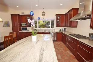 35 Meadow Woods Rd, Great Neck, NY 11020 - Photo 15