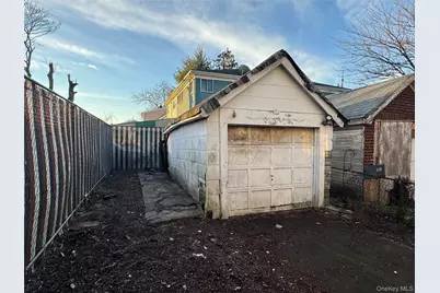 142-06 116th Avenue, Jamaica, NY 11436 - Photo 23