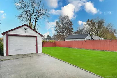 113 Stewart Avenue, Hempstead, NY 11550 - Photo 29