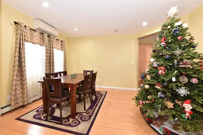 113 Stewart Avenue, Hempstead, NY 11550 - Photo 15