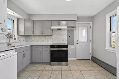 28 Candle Lane, Levittown, NY 11756 - Photo 5