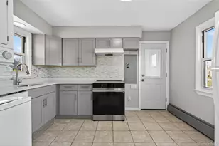 28 Candle Ln, Levittown, NY 11756 - Photo 5