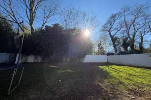 23 Arizona Ave, Syosset, NY 11791 - Photo 9