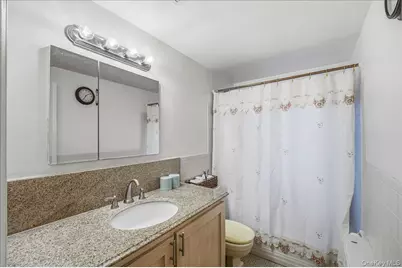 816 Pepperidge Road, Westbury, NY 11590 - Photo 15