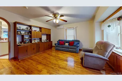 120 Barrymore Boulevard, Franklin Square, NY 11010 - Photo 9