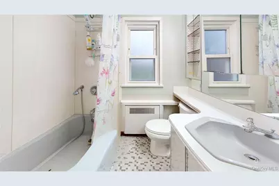 120 Barrymore Boulevard, Franklin Square, NY 11010 - Photo 11