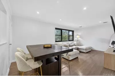 127 Fifteenth Street #E2, Garden City, NY 11530 - Photo 9