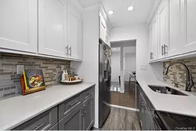 127 Fifteenth Street #E2, Garden City, NY 11530 - Photo 13