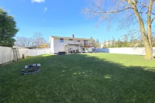 373 Magnolia Dr, Selden, NY 11784 - Photo 25