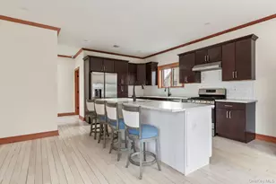 1260 Warwick St, Uniondale, NY 11553 - Photo 9