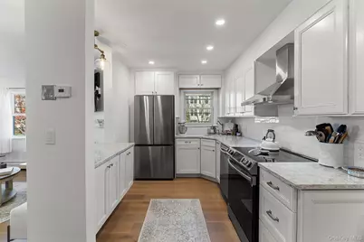 36 Greenridge Avenue #302, White Plains, NY 10605 - Photo 3