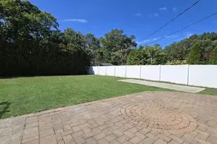 76 Skylark Dr, Holtsville, NY 11742 - Photo 15