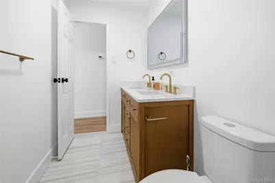 26 Wilshire Drive, North Babylon, NY 11703 - Photo 11