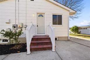 26 Wilshire Dr, North Babylon, NY 11703 - Photo 3