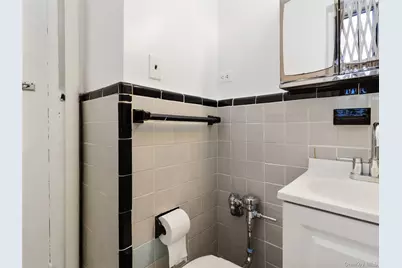 76-10 34th Avenue #1O, Jackson Heights, NY 11372 - Photo 17