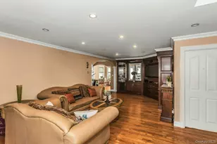4 Laurette Ln, Freeport, NY 11520 - Photo 5