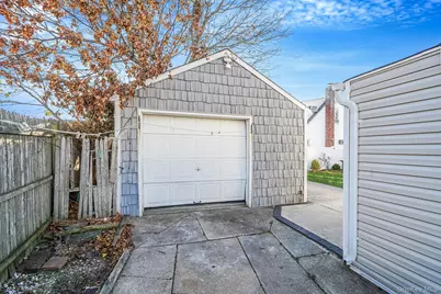 897 Washington Avenue, Westbury, NY 11590 - Photo 35