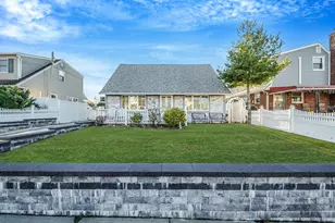 897 Washington Ave, Westbury, NY 11590 - Photo 3