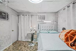 897 Washington Ave, Westbury, NY 11590 - Photo 29