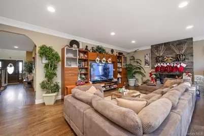 1680 Lake Avenue, Merrick, NY 11566 - Photo 5