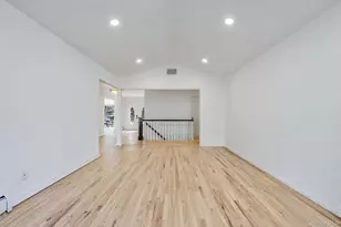 25 Farmington Ln, Melville, NY 11747 - Photo 17