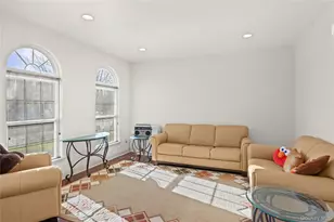 33 Pinehurst Dr, Mount Sinai, NY 11766 - Photo 11