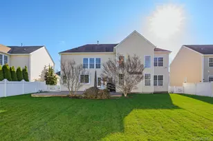 33 Pinehurst Dr, Mount Sinai, NY 11766 - Photo 3