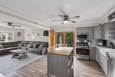 398 Concord Avenue, Lindenhurst, NY 11757 - Photo 7