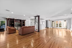 10 Faulkner Ln, Dix Hills, NY 11746 - Photo 17