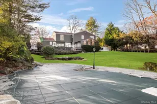 10 Faulkner Ln, Dix Hills, NY 11746 - Photo 39