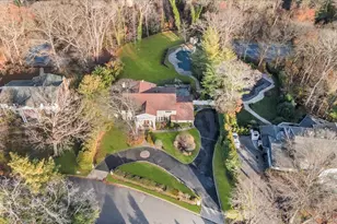 10 Faulkner Ln, Dix Hills, NY 11746 - Photo 3