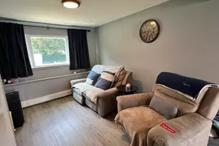 49 Catalpa St, North Babylon, NY 11703 - Photo 9