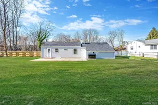 27 Lyman Rd, Patchogue, NY 11772 - Photo 7