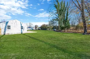27 Lyman Rd, Patchogue, NY 11772 - Photo 5