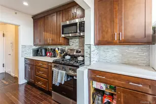 560 W Broadway, Long Beach, NY 11561 - Photo 5