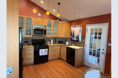 613 Madison Avenue, Lindenhurst, NY 11757 - Photo 15