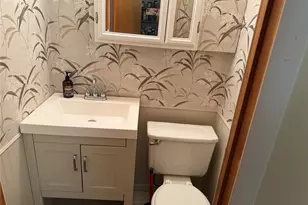 613 Madison Ave, Lindenhurst, NY 11757 - Photo 7