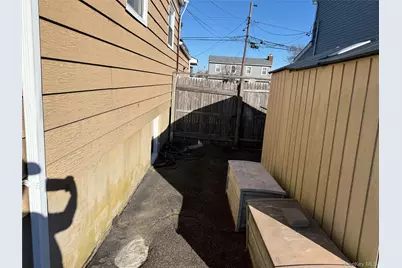 613 Madison Avenue, Lindenhurst, NY 11757 - Photo 13