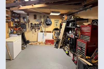 613 Madison Avenue, Lindenhurst, NY 11757 - Photo 27