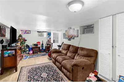 9 Farragut Avenue, Bay Shore, NY 11706 - Photo 13